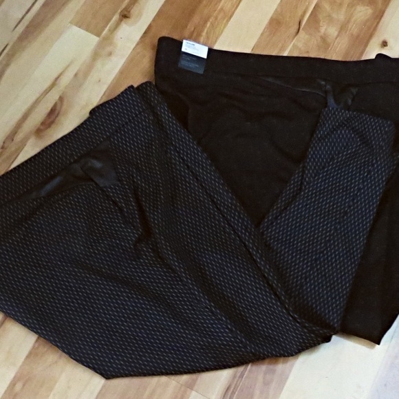 NWT's 2 Pair of Michel Studio Plus Size 26 Pull on Stretch Pants - Picture 2 of 6